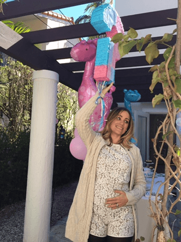 Nuestra compañera, Gloria Ordaz, anunció que espera a su primer hijo junto con su esposo, el licenciado Freddy Balsera.