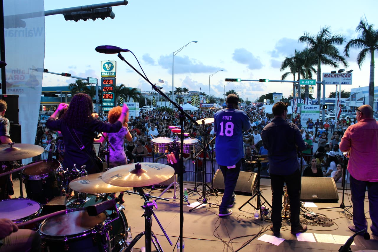 Miles de personas llegaron hasta Hialeah para disfrutar de la música latina