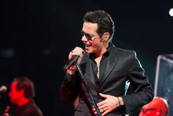 Como los grandes divos, Marc Anthony subió al escenario entre el fervor de miles de fans, con gafas de sol y necesitando solo un movimiento de caderas para enloquecer a un público mayoritariamente latino. 