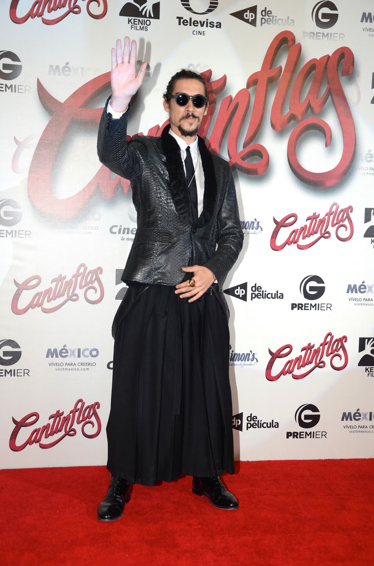 El proceso legal contra el artista comenzó en febrero del año pasado dado a que las autoridades investigaban la red fraudulenta que produce los documentos. Ese mismo año, Jaenada comenzó a grabar la serie de Netflix.