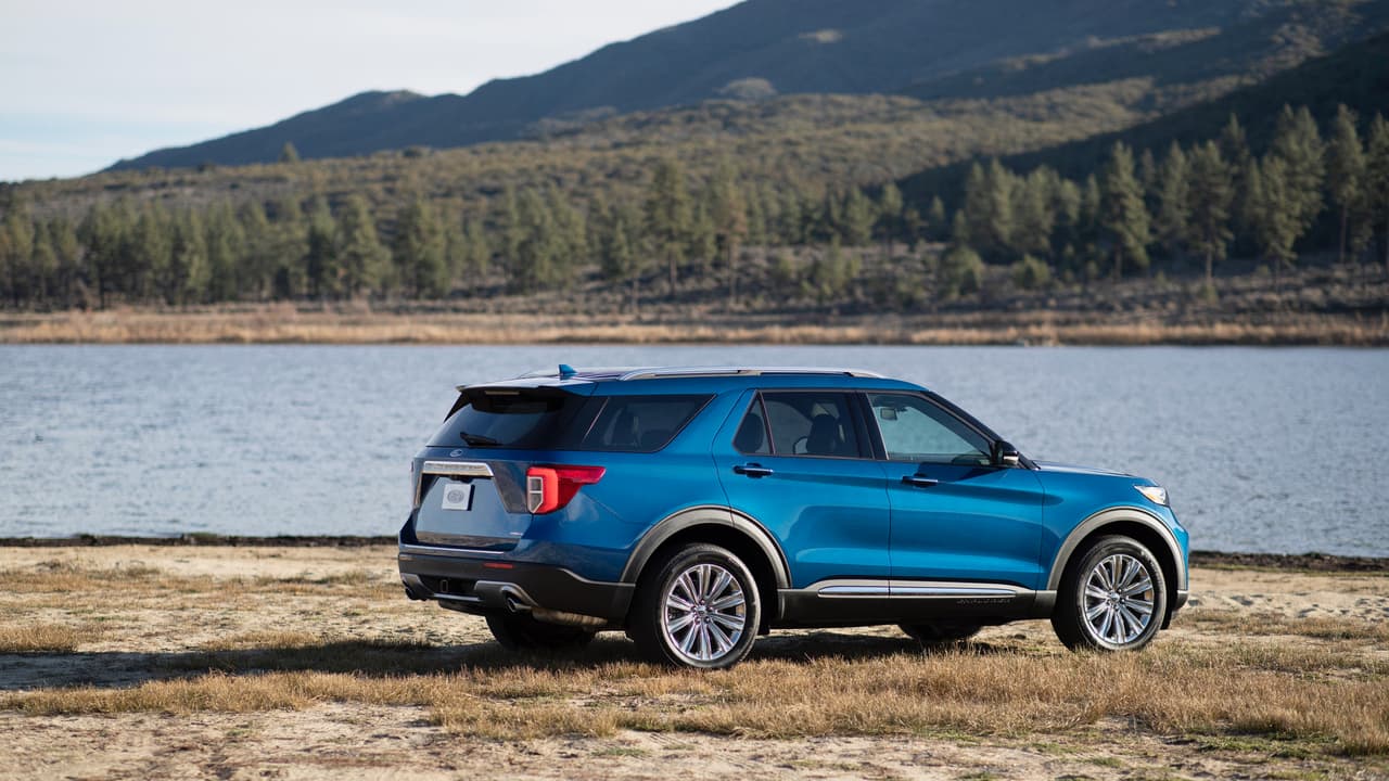 <h3 class="cms-h3-H3">Ford Explorer Hybrid 2020</h3>
<br>Ford también dijo que la autonomía por tanque de gasolina para la nueva versión híbrida de la Ford Explorer es de 
<b>más de 500 millas</b> para los modelos de tracción trasera, lo que hará de las visitas a la estación de servicio un evento menos frecuente que en el pasado.