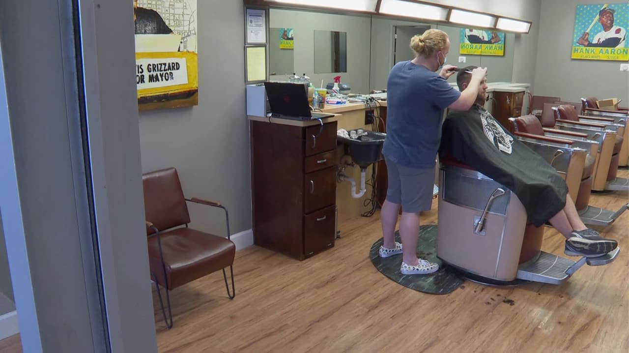 Comienzan a reabrir los negocios en Georgia en medio de la controversial medida del gobernador Kemp