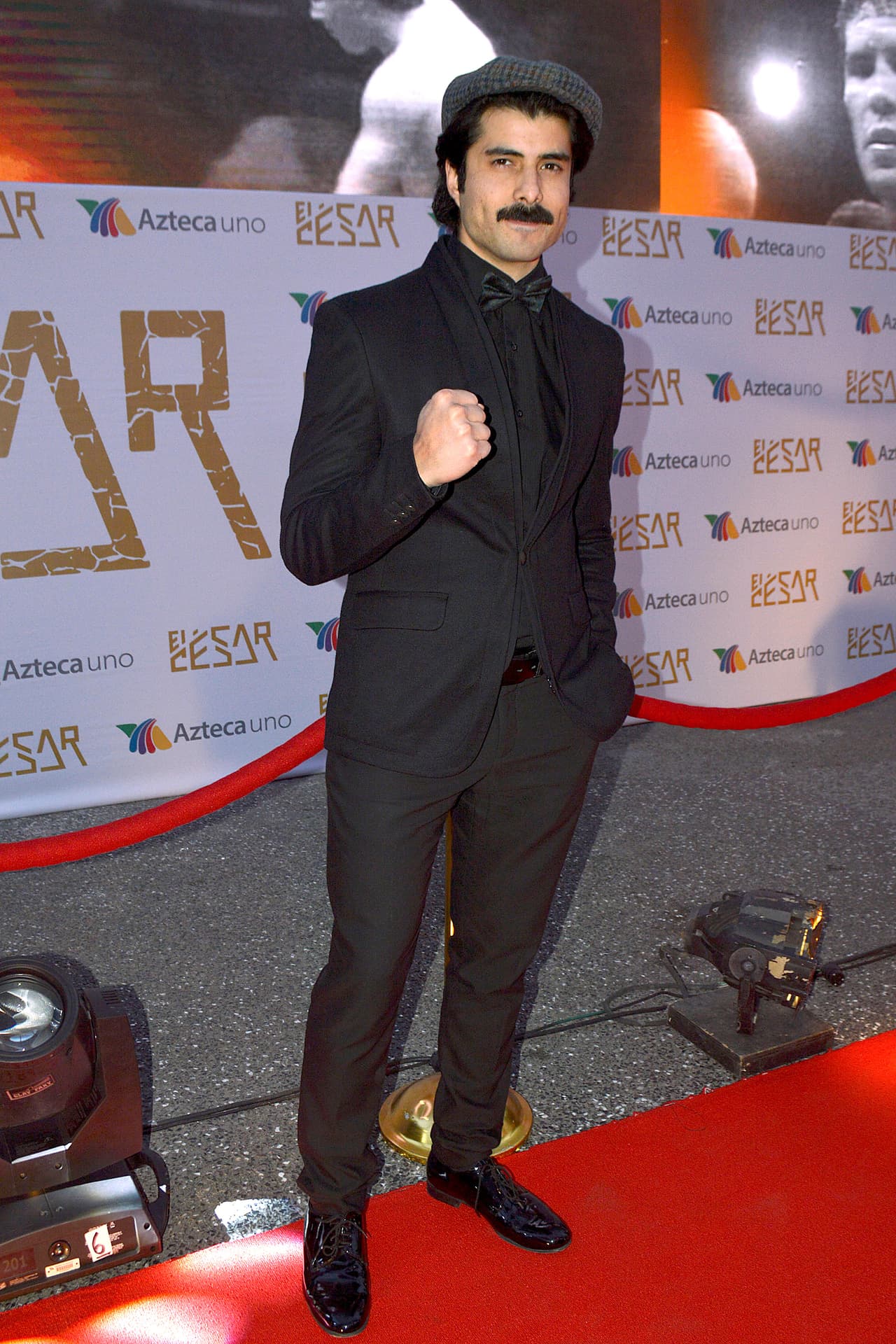 El joven actor continuó diciendo: "Es una tragedia total, y apenas ahora estamos entendiendo lo que está pasando de alguna forma. Es muy difícil asimilar que algo como esto haya pasado y tan silencioso".