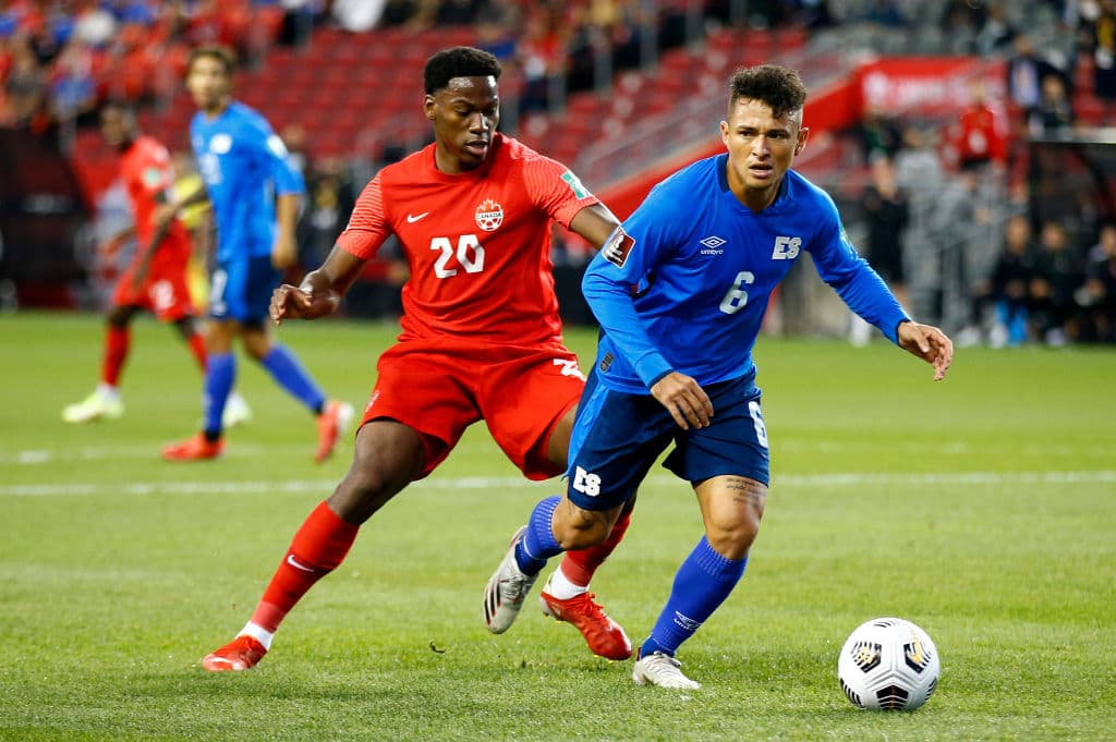 Atiba Hutchinson, Jonathan David y Tajon Buchanan fueron las estrellas canadienses que anotaron en la goleada 3-0 sobre El Salvador.