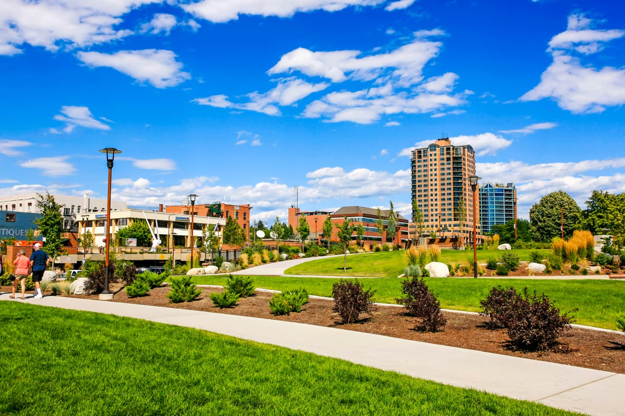 <b>Puesto 13. Coeur d’Alene, Idaho.</b>
<br>
<br>Aumento en el valor promedio de la vivienda en un año: +19.3% (68,504 dólares más)
<br>Valor promedio de la vivienda en enero de 2021: 423,503 dólares.
<br>Ingreso familiar promedio: 51,073 dólares al año.
<br>