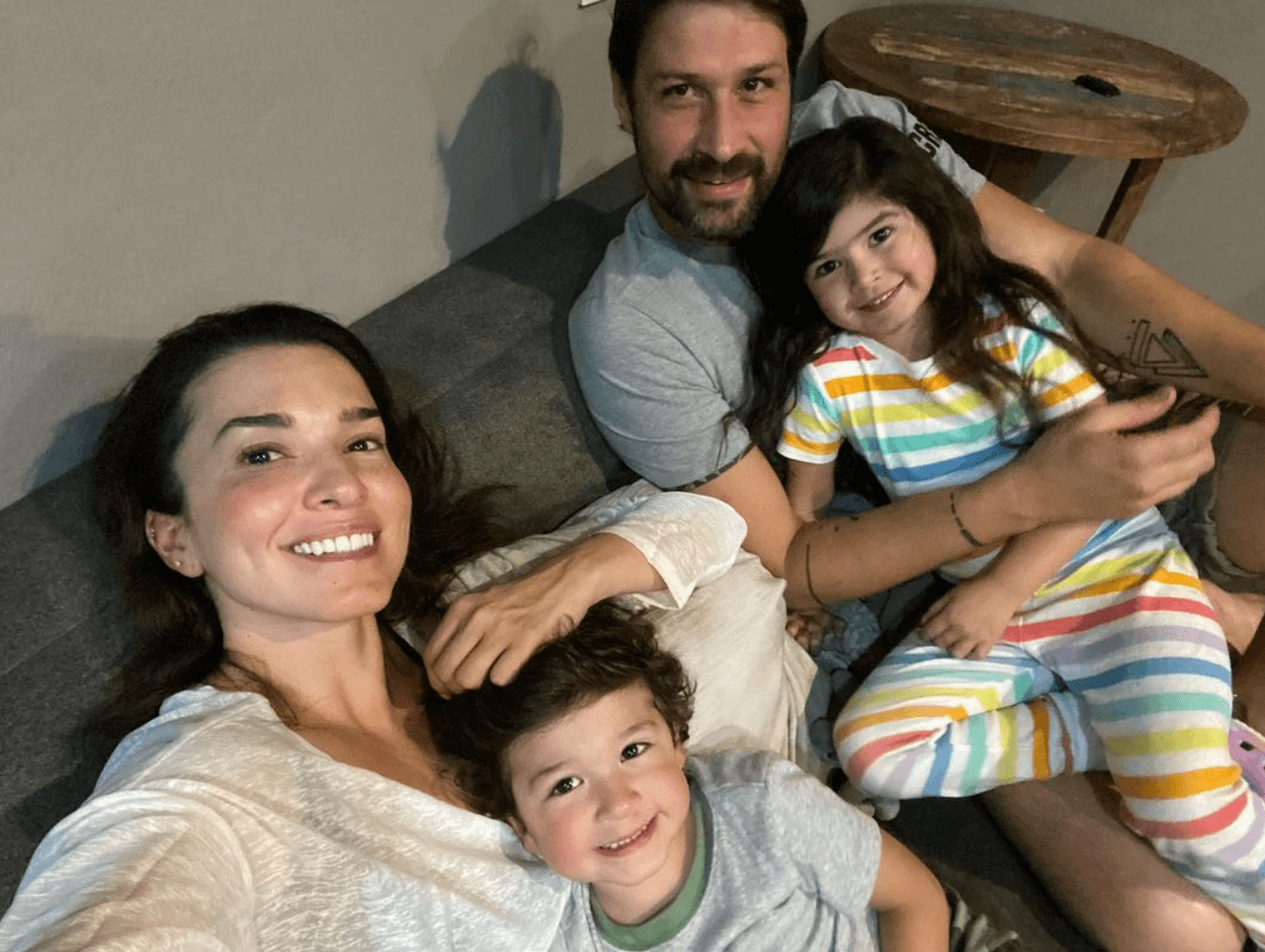 Por ejemplo de sus hijos, quienes se roban la atención cada vez que la conductora de televisión comparte imágenes de ellos en su perfil social, demostrando que se parecen más a ella.