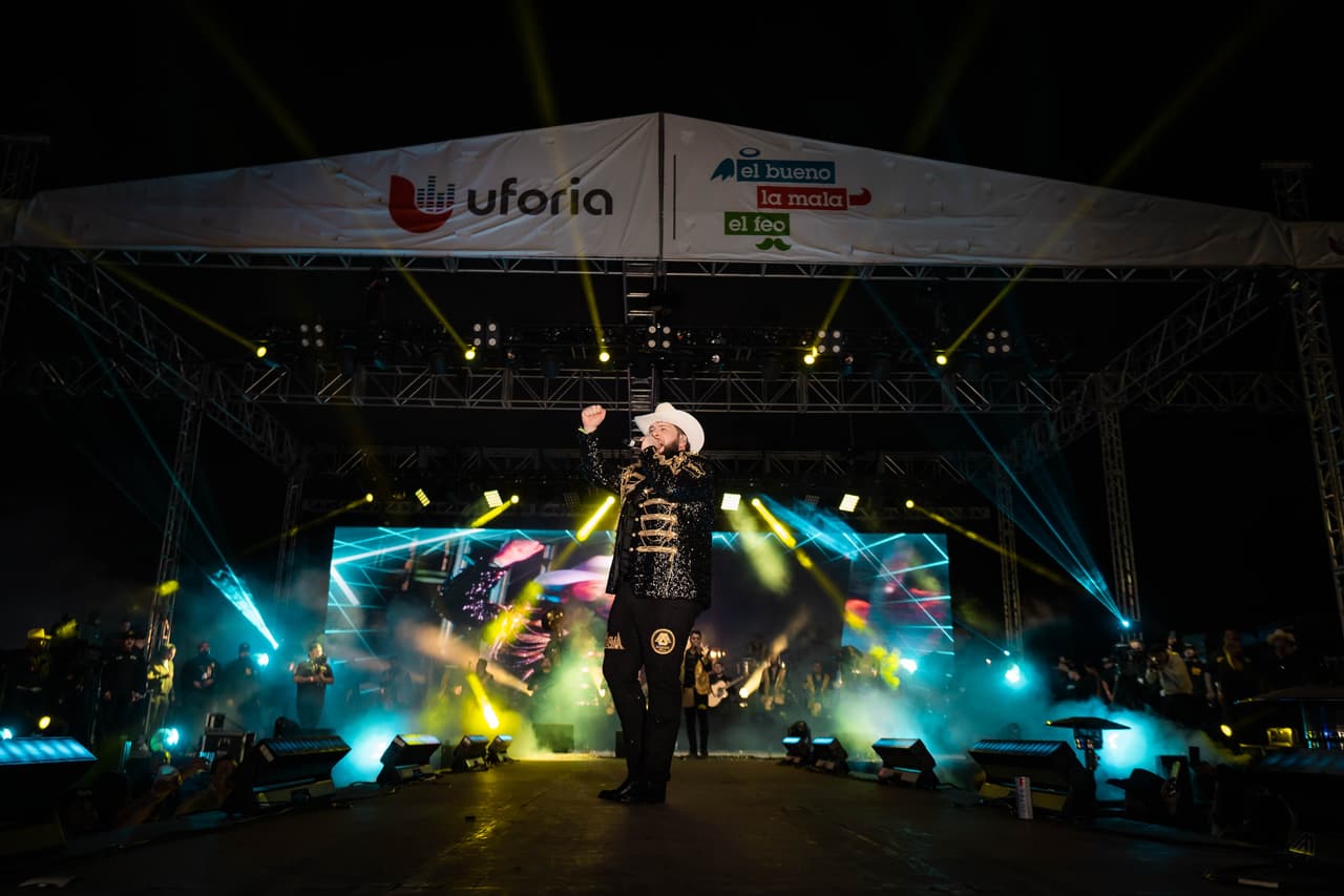 También se presentó El Fantasma, que supo cómo entretener y ganarse el público como siempre lo hace, con su talento y gracia.