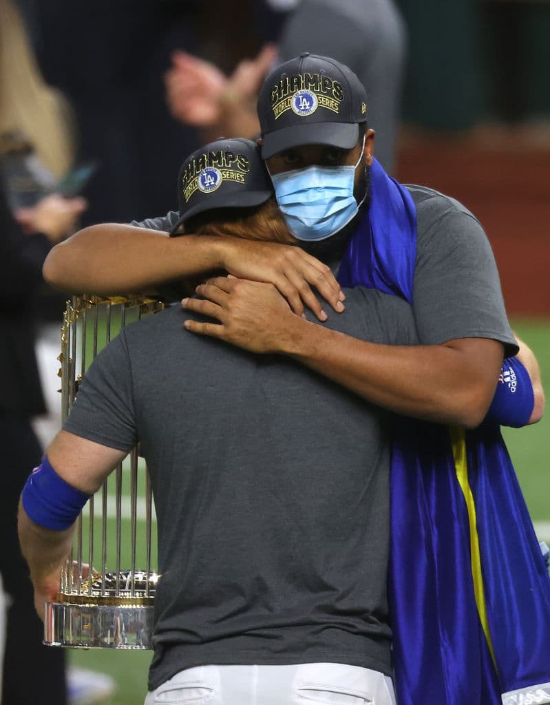 Todo es felicidad en Los Angeles, luego de que los Dodgers consiguieran el tan anisado título de Serie Mundial al derrotar a los Tampa Bay Rays.