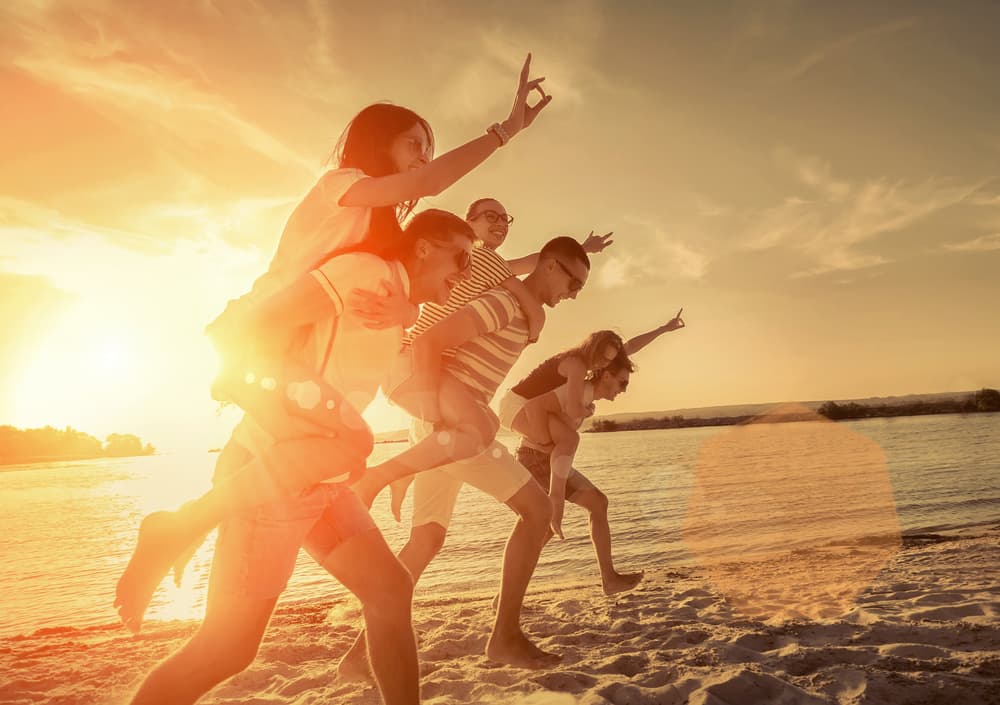 Hoy comprenderás quiénes son esos amigos que realmente debes tener en tu lista y cuáles son esas falsas amistades que se irán como llegaron con este alineamiento planetario, que también incide sobre lo que es tu columna vertebral, sobre ese eje que está activando todos tus chacras energéticos. 
<br>