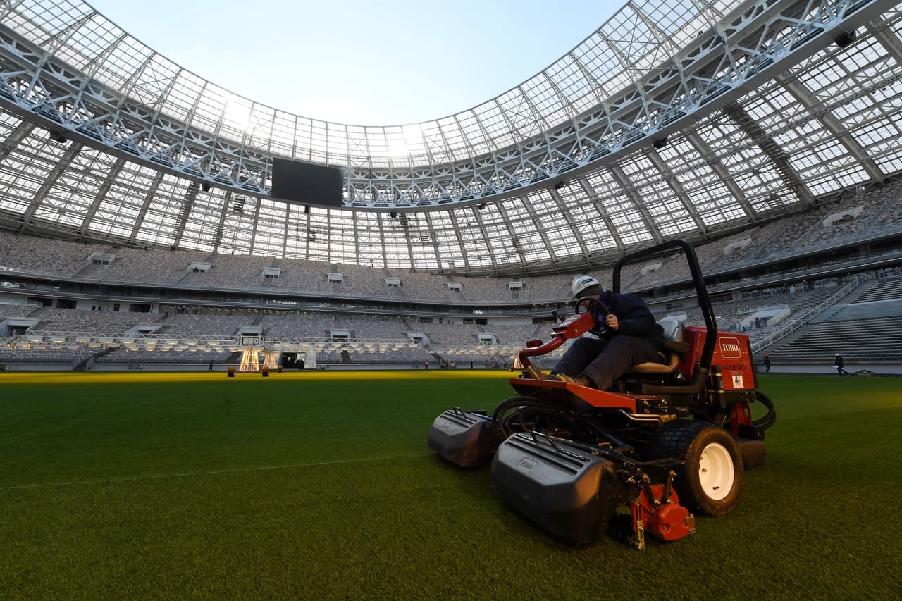 Los trabajos son día y noche para lograr tener el recinto deportivo en condiciones para la competencia a finales de este 2017.