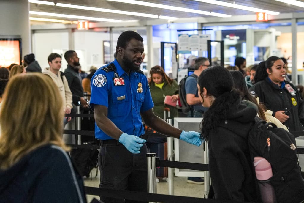 Largas filas de TSA tienen los días contados: ICE llega al aeropuerto JFK de Nueva York