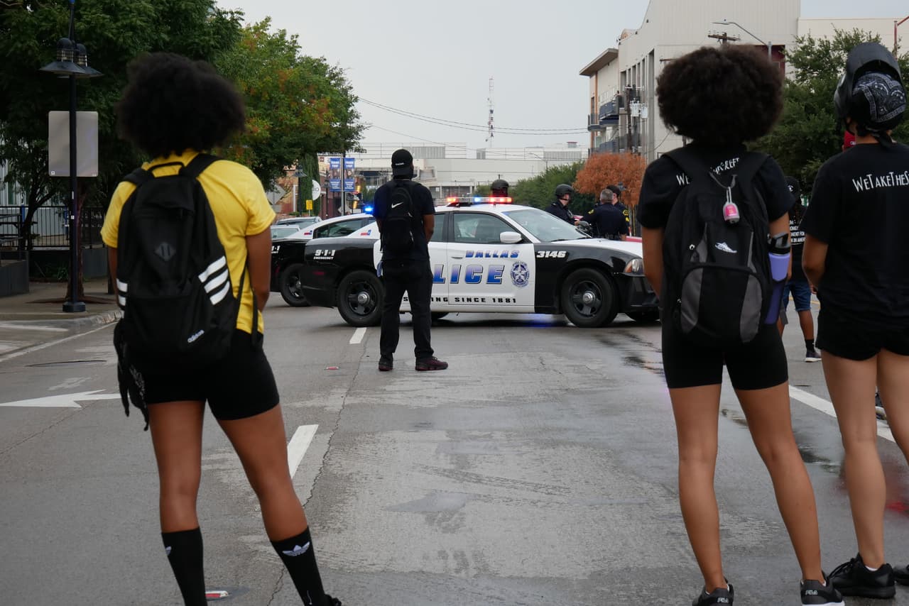 Manifestantes en el centro de Dallas