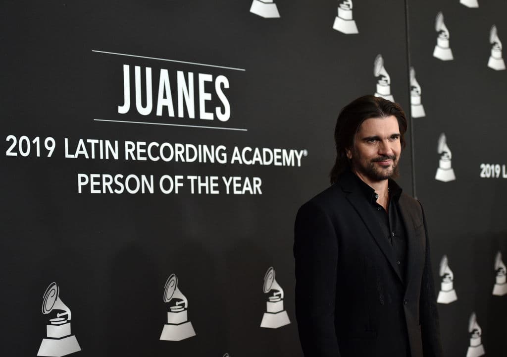 Su verdadero nombre es 
<b>Juan Esteban Aristizábal</b> y nació en Medellín, Colombia 47 años atrás.