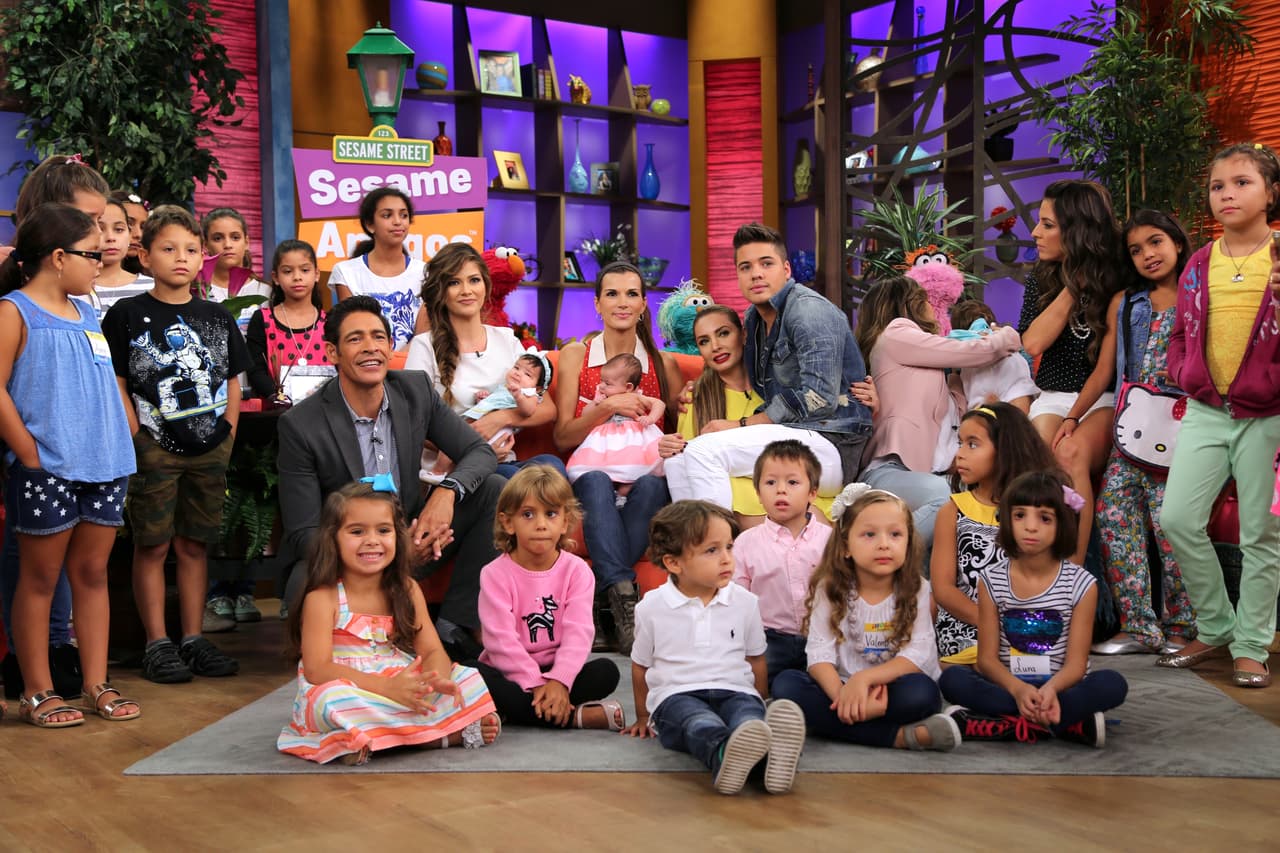 Llegaron nuestros invitados para conocer a Elmo, Lola y Rosita.