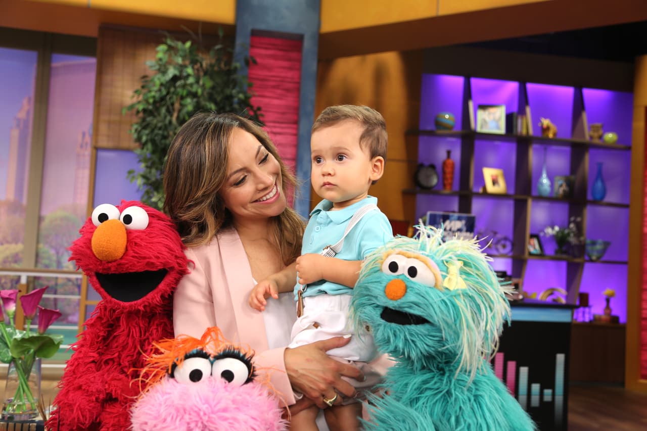 Baby Bruce conociendo a sus nuevos amigos.