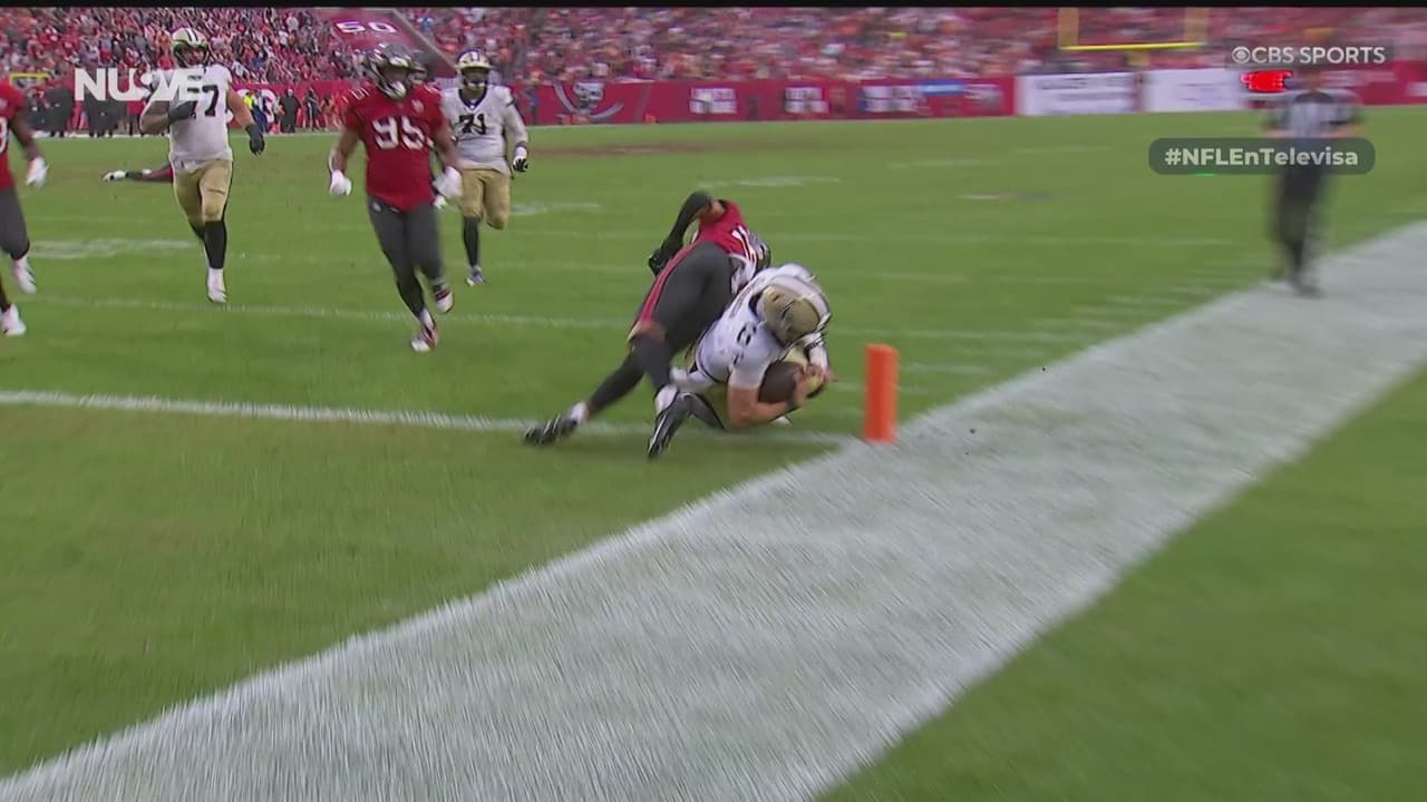 El novato Tyler Shough muestra valentía y logra anotar