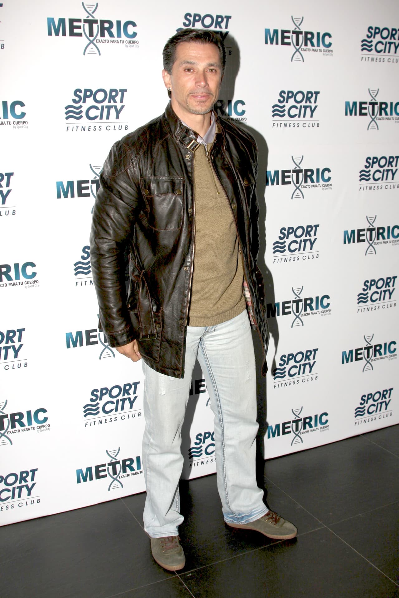 Tras la muerte del intérprete de 'Gavilán o paloma', Mayer fue señalado de cobrar por medio de una empresa
<b><a href="https://www.univision.com/famosos/dicen-que-sergio-mayer-cobro-regalias-de-jose-jose-y-el-actor-lo-califica-el-senalamiento-de-absurdo-estupido-fotos" target="_blank">las regalías</a></b> que generaba el 'Príncipe de la Canción' a través de YouTube.