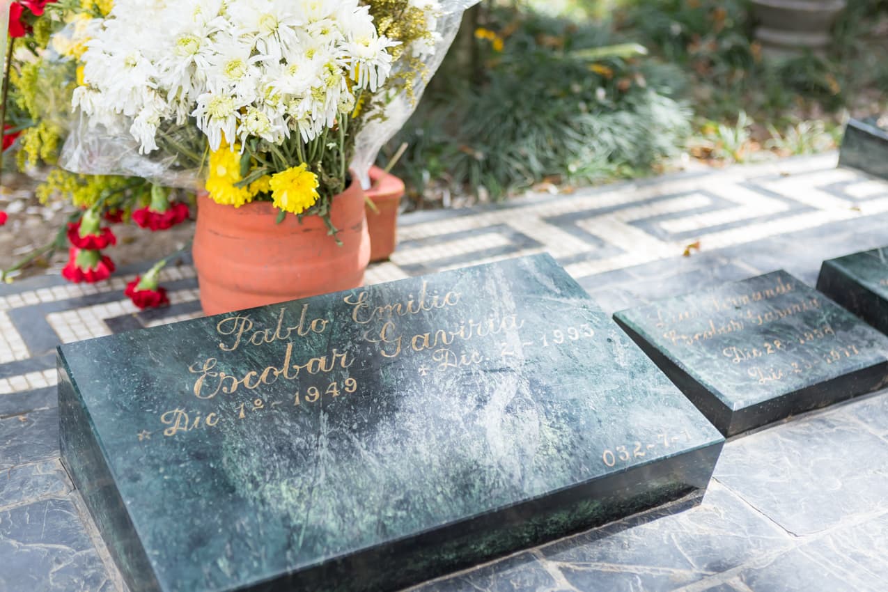 Los narcotures en Medellín los hacen cuatro empresas legales y otras nueves clandestinas entre las que está la de El osito, hermano de Pablo Escobar, y Popeye, uno de sus lugartenientes.