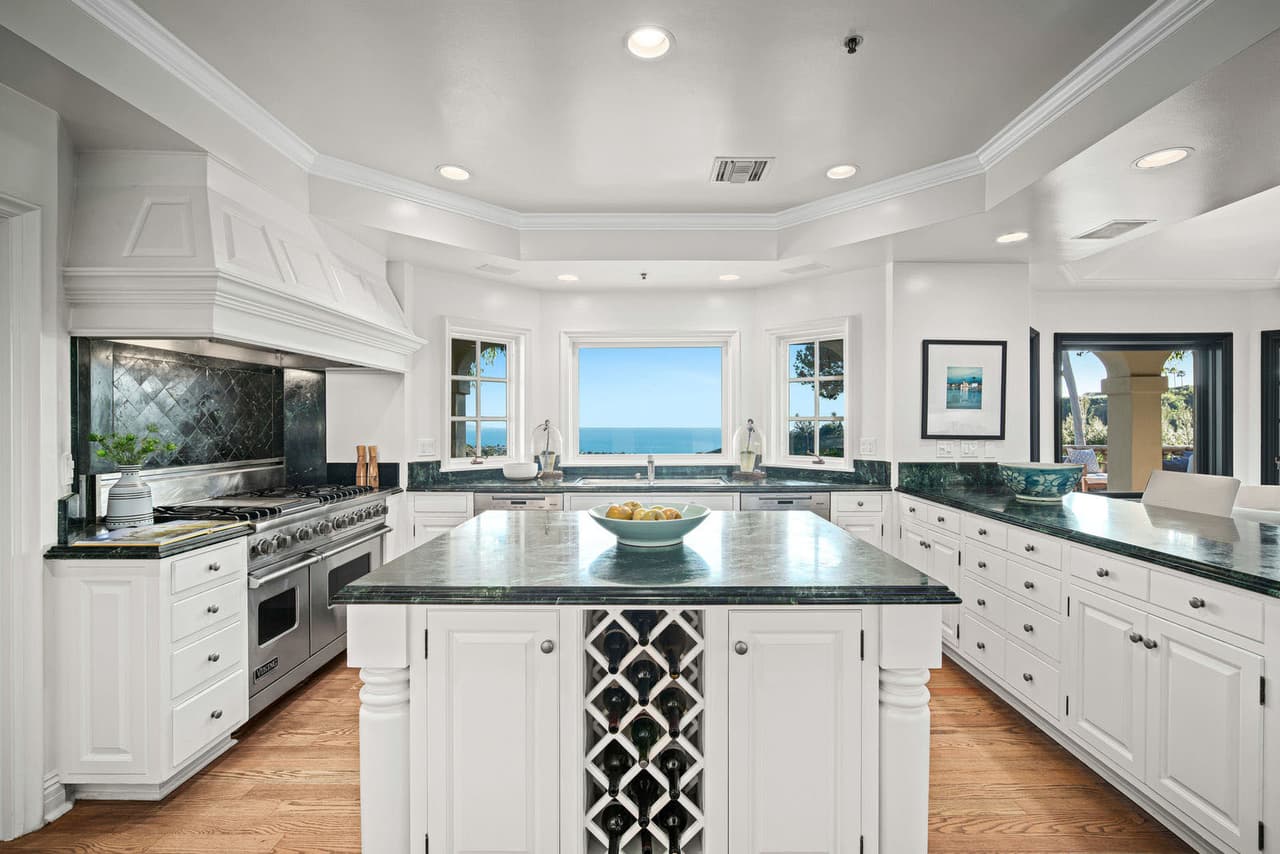 También tiene una cocina completamente equipada para cualquier chef. 
<br>