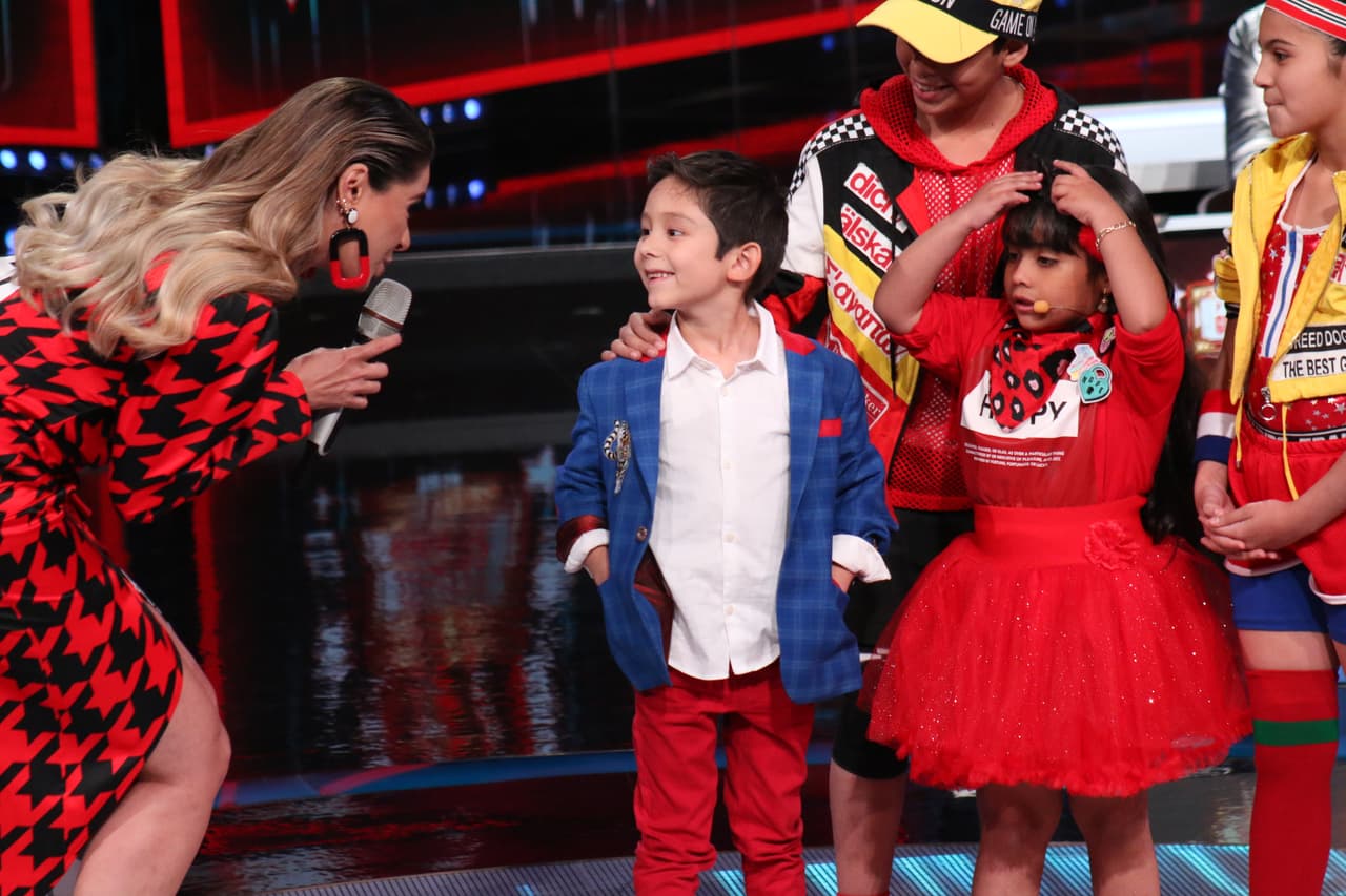 En el tercer show le dijimos adiós a David Solorio. El pequeño decidió retirarse de la competencia pues extrañaba mucho a su familia. David, echaremos de menos tu voz.