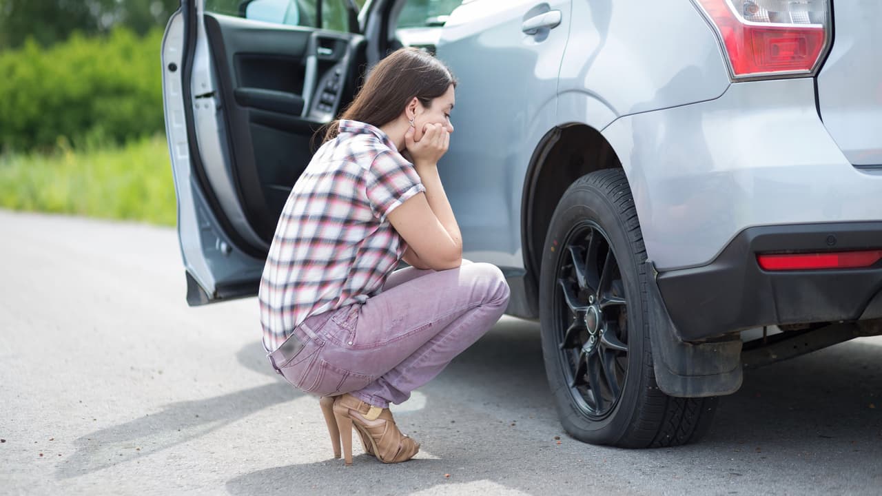 <b>Mal estado de tu vehículo</b>
<br>
<br>Tu carro debe lucir impecable, por dentro y por fuera y todo en él debe funcionar a la perfección (luces, limpiaparabrisas, llantas bien infladas). Llevar el parabrisas roto, los vidrios rayados o las luces rotas solo dejará una mala impresión en el evaluador.