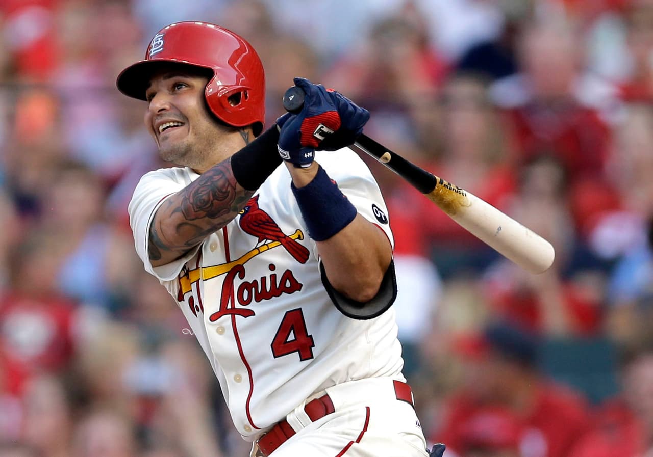Gobierno autoriza compraventa de escuela en Dorado a Yadier Molina 