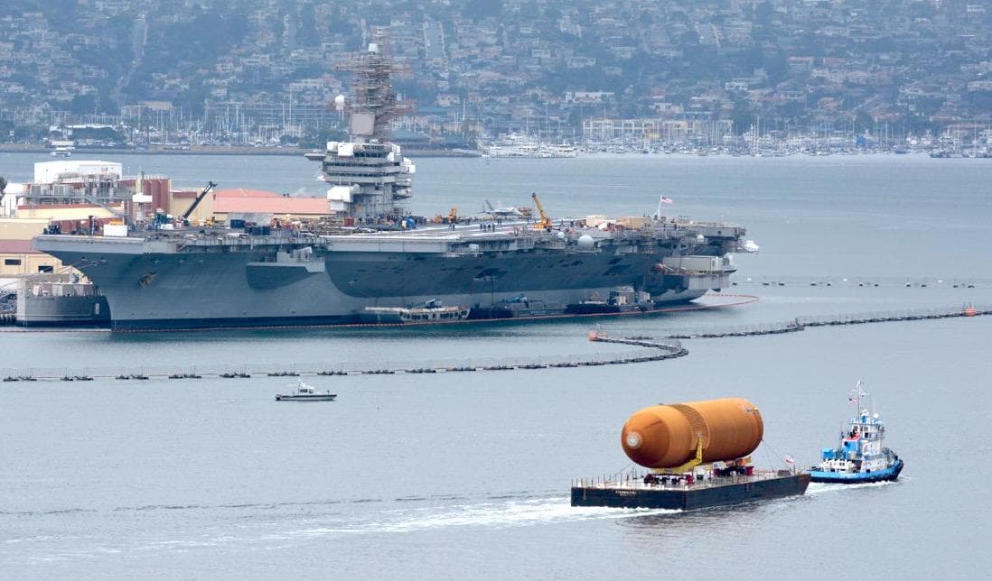 ET-94 sale de la terminal 10 del puerto de San Diego el 17 de mayo de 2016.