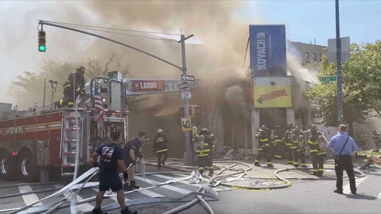 Incendio en Brooklyn: 10 Bomberos y personal de emergencia heridos