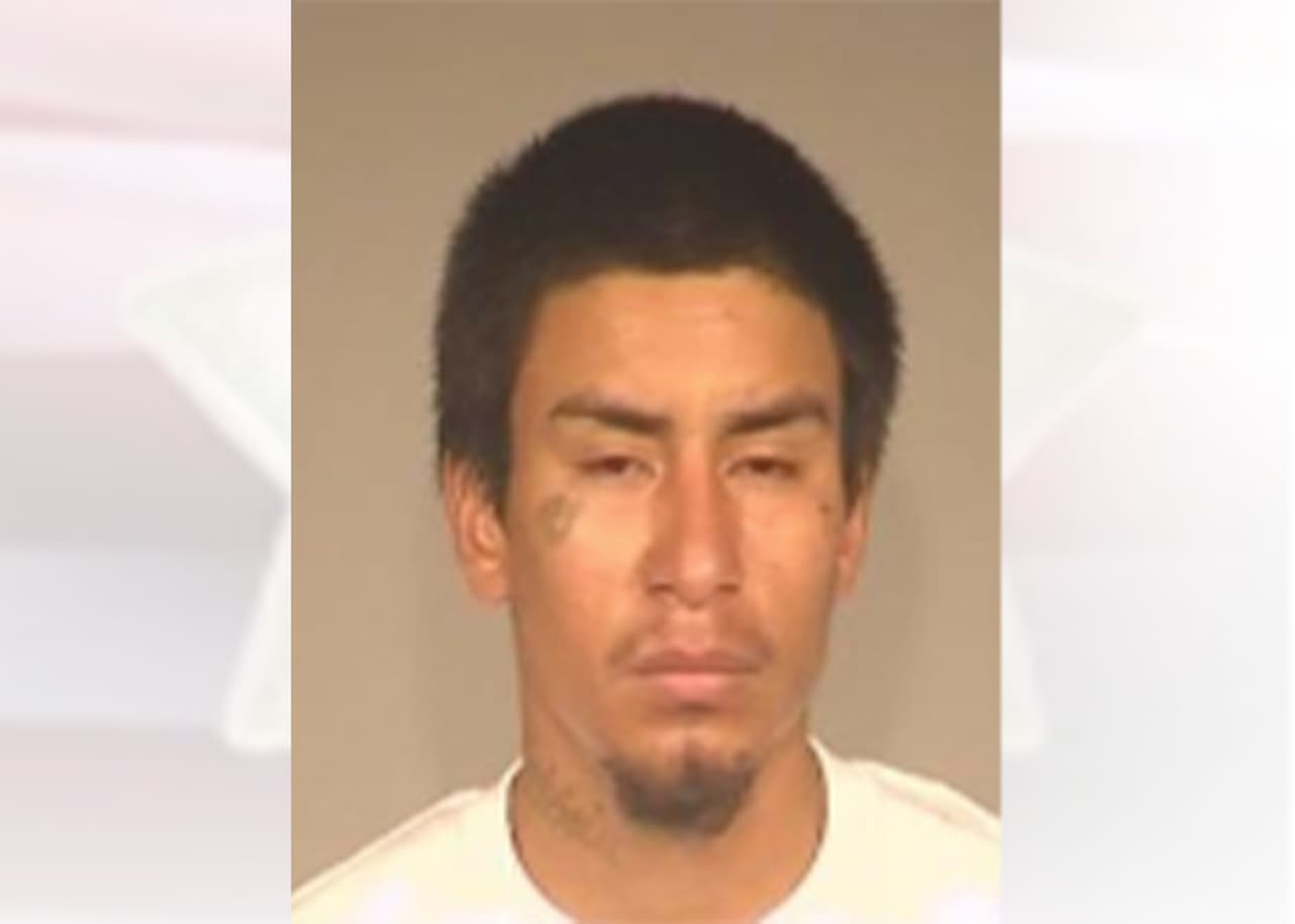 Nombre: Robert Jiménez
<br>Fecha de Nacimiento: 12/20/1998
<br>Orden de arresto: #20001238