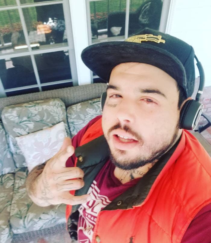 Emiliano es el mayor y producto del primer matrimonio de Pepe con Carmen Treviño. En 2017 el joven fue detenido en San Diego, California, acusado de tráfico de personas, pero tras pagar una fianza de 15,000 dólares quedó en libertad condicional. Tres años después pudo viajar a México.
<br>