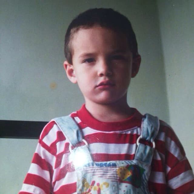 WOW! La carita de Balvin era la de un niño súper travieso, aún así se nota que era muy carismático y esa característica lo sigue definiendo.