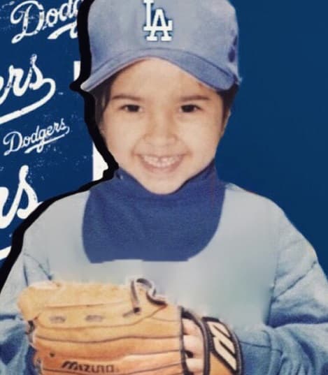 Con los años creció y ya mostraba la lindura de su sonrisa, por supuesto, le encantaban los deportes desde pequeñita.