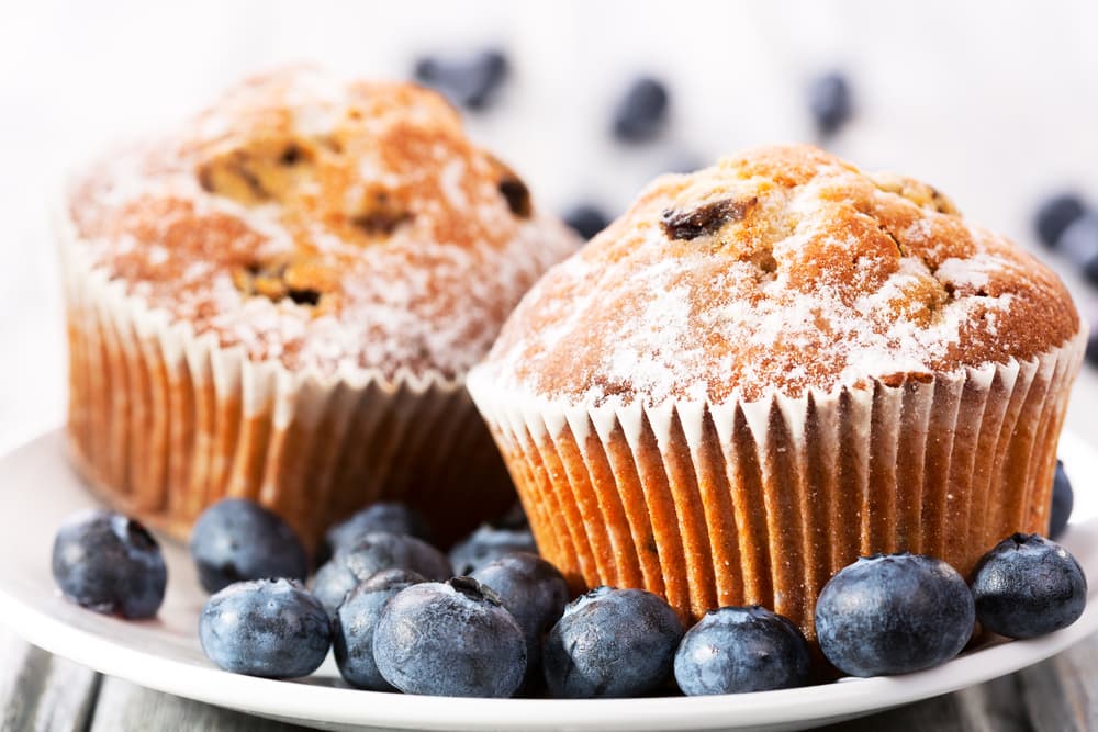 Muffins de arándanos. Experimenta con los sabores y prepara unos deliciosos muffins de arándanos, son un clásico de la cocina solo que ahora sorprenderás a papá con el sabor de los arándanos.