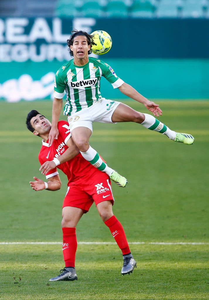 Diego Lainez confirma que dio positivo de COVID-19