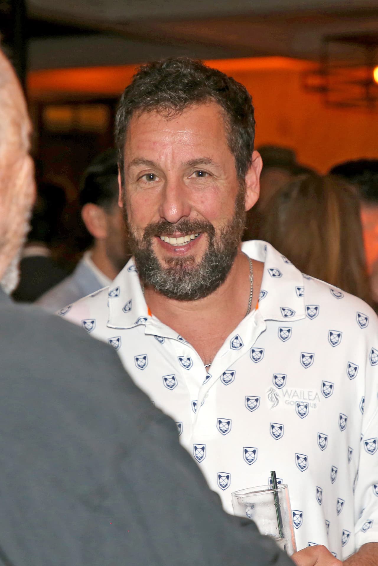 <a href="https://www.univision.com/entretenimiento/cine-y-series/adam-sandler-es-el-rey-de-netflix-sus-peliculas-mas-populares-segun-la-critica">Adam Sandler es principalmente reconocido por protagonizar comedias románticas populares</a>, como ‘Una esposa de mentira’ o ‘Luna de miel en familia’. Sin embargo, el actor ha demostrado su talento en otras películas que podrían ser consideradas como más serias: te decimos cuáles son.