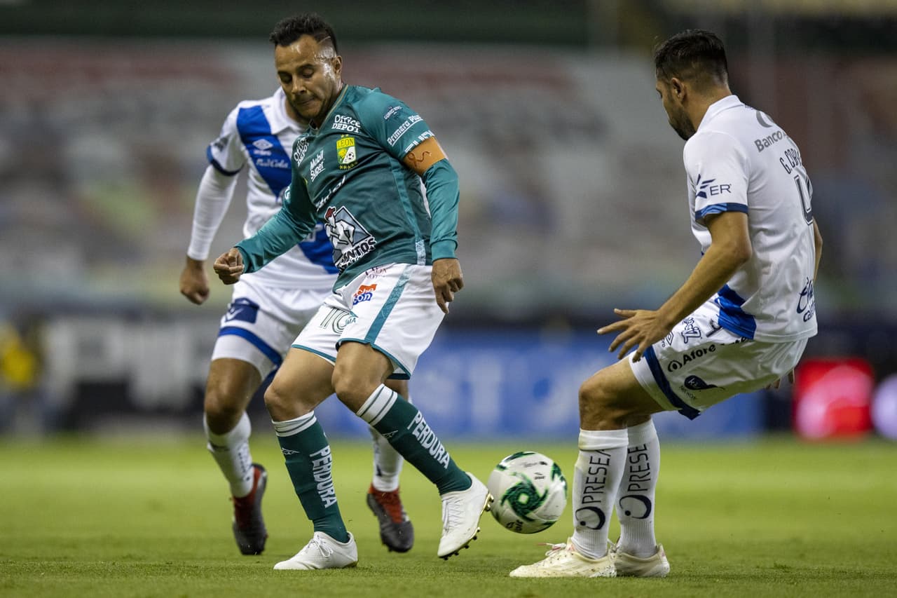 Maximiliano Perg (5’) clavó un autogol que adelantó al León y Ángel Mena (30’) creció la ventaja. George Corral salió expulsado a los 51’ de juego.