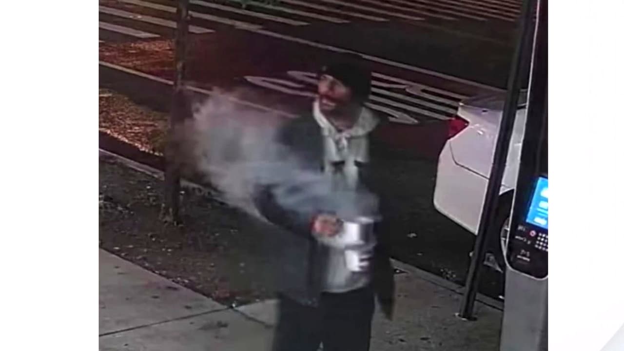 Hombre es atacado con ácido en plena calle de Harlem