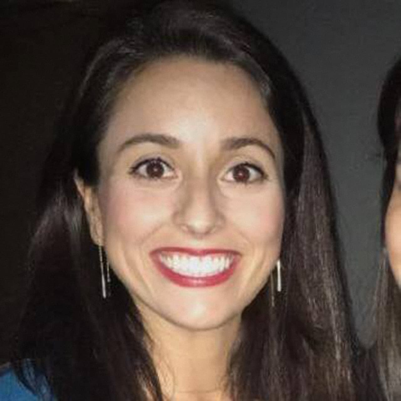 <b><a href="https://www.forbes.com/sites/jacquelineros/#436864675435">Jacqueline Ros</a></b>. Fundadora, presidenta y directora de producto de Revolar, en Denver, Colorado, fabricante de dispositivos para llamadas de emergencia personales. Ha recaudado más de 3 millones de dólares. Tiene ascendencia cubana y colombiana.