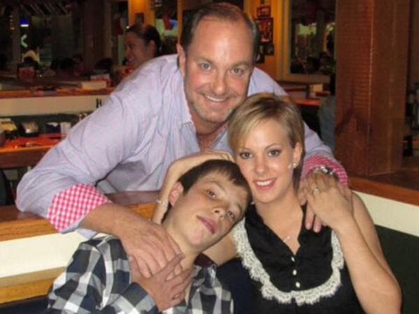 "Yo pago la renta y sí les pedí a ellos que si están trabajando paguen la luz y su comida, su vestido, lo personal sobre todo, pero ya con la renta que la tengan segura eso es más que suficiente por lo pronto. Les podría dar todo, pero también
<b>quiero que ellos se sientan útiles</b>", agregó.