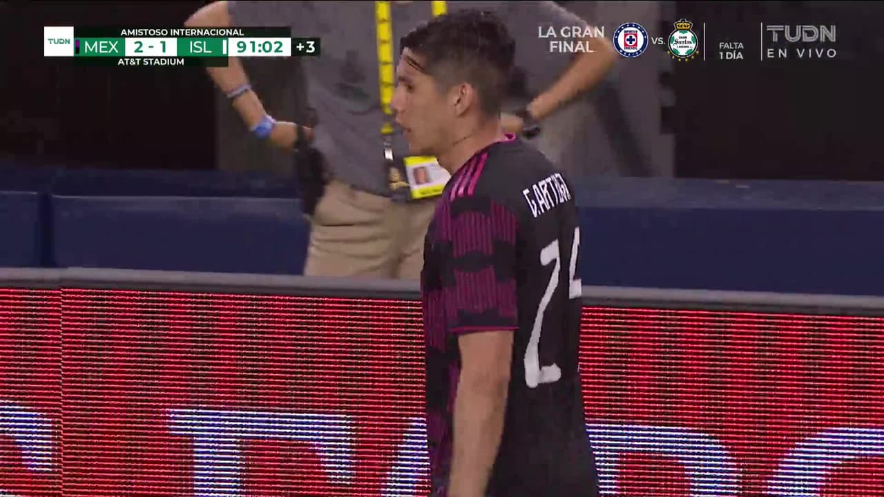 ¡TIRO ATAJADO! disparo por Hirving Lozano.