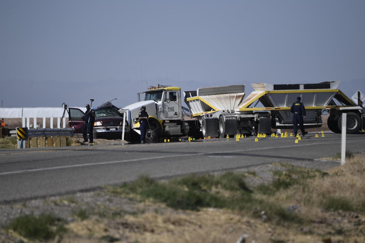 Entre los heridos, un adulto de nacionalidad mexicana dio positivo con 
<a>covid-19 </a>de acuerdo con un 
<a>comunicado </a>del Consulado General de México en Calexico, California. Esto implica que las 25 personas a bordo de la camioneta estuvieron expuestas al virus que ha causado más de 20,000 muertes en el estado y de no haber sido por el trágico choque, el caso no hubiese podido ser detectado por las autoridades de salud.