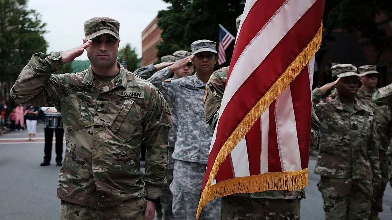 El Ejército de Estados Unidos ordena detener el despido de reclutas inmigrantes