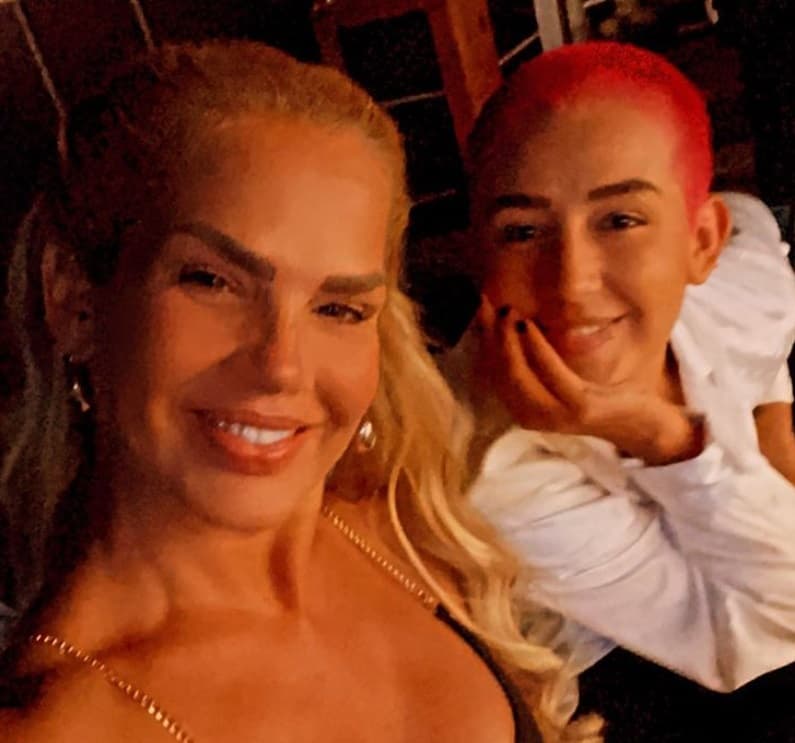 Añadió que le pidieron bajar de peso para estar en teatro y recibió constantes negativas por sus tatuajes.