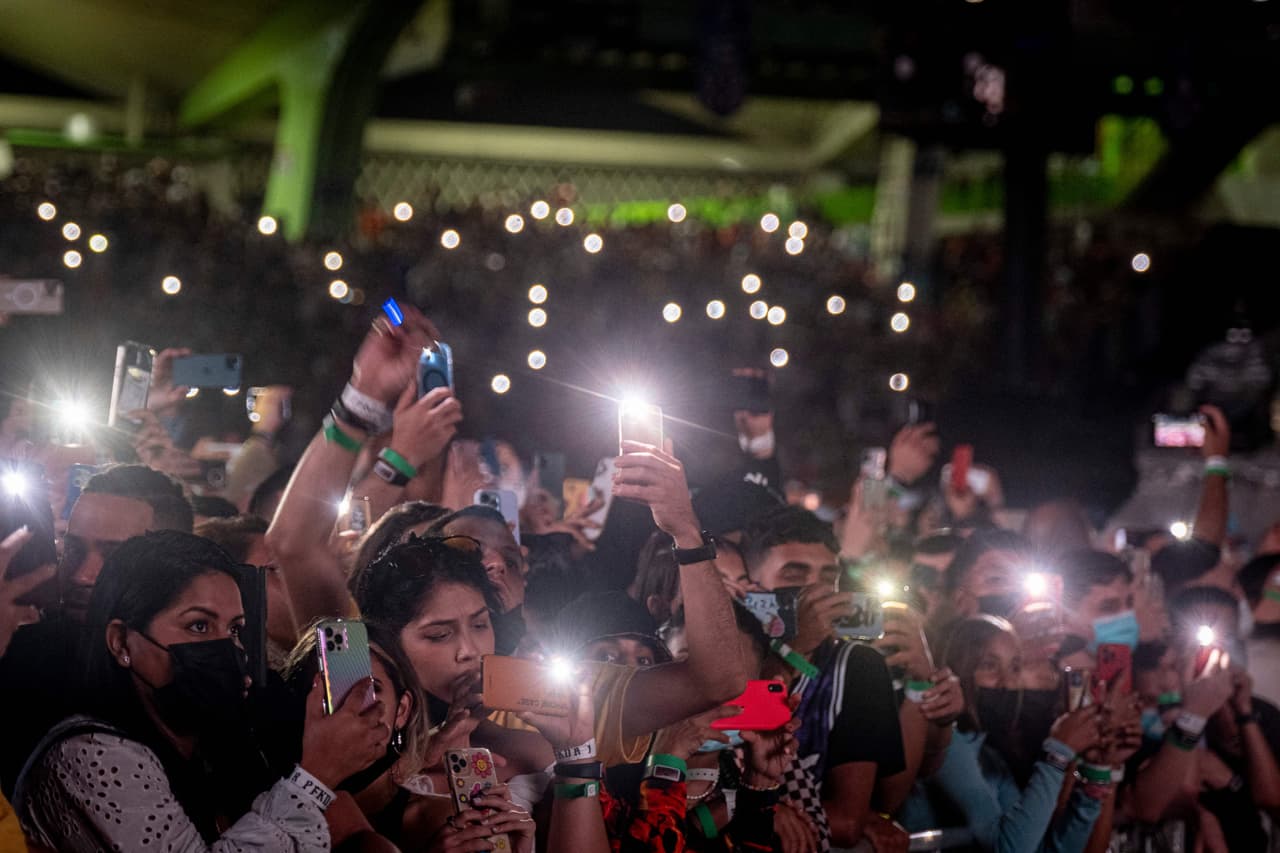 Sus fans disfrutaron de un recorrido a través de su repertorio musical, incluyendo los temas que, por la pandemia del covid-19, nunca había podido cantar en vivo.