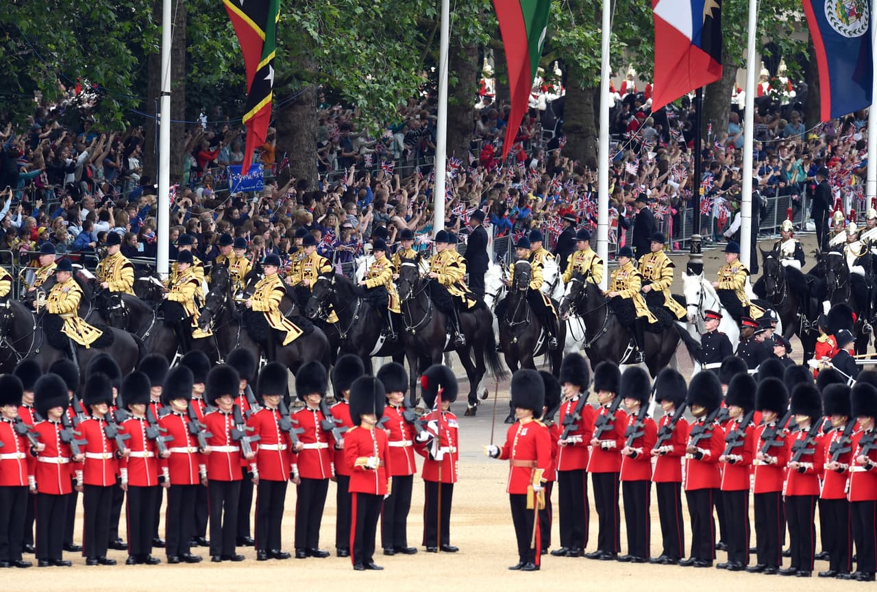 En este festejo, denominado Trooping the Colour, se juntan miles de soldados británicos.