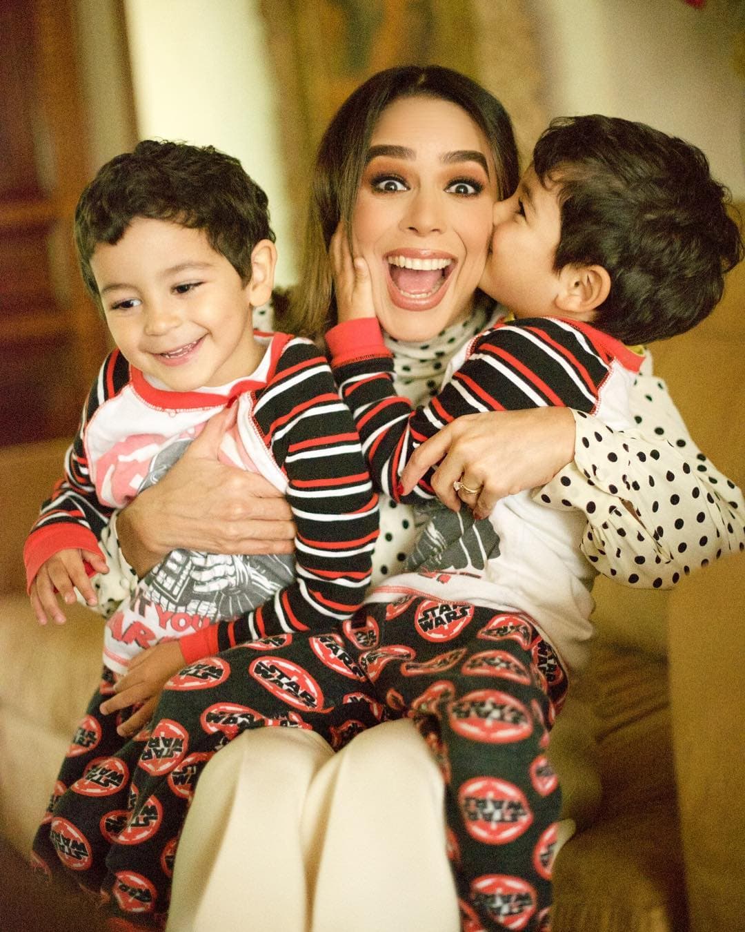 "Sería dejar a mis babies que no están acostumbrados a que su mamá salga de casa, pero también tienen una mamá que el tiempo que estoy entre semana y demás, les dedico todo mi cariño, mi amor, mi atención como siempre", dijo a Televisa en declaraciones que fueron publicadas este jueves.