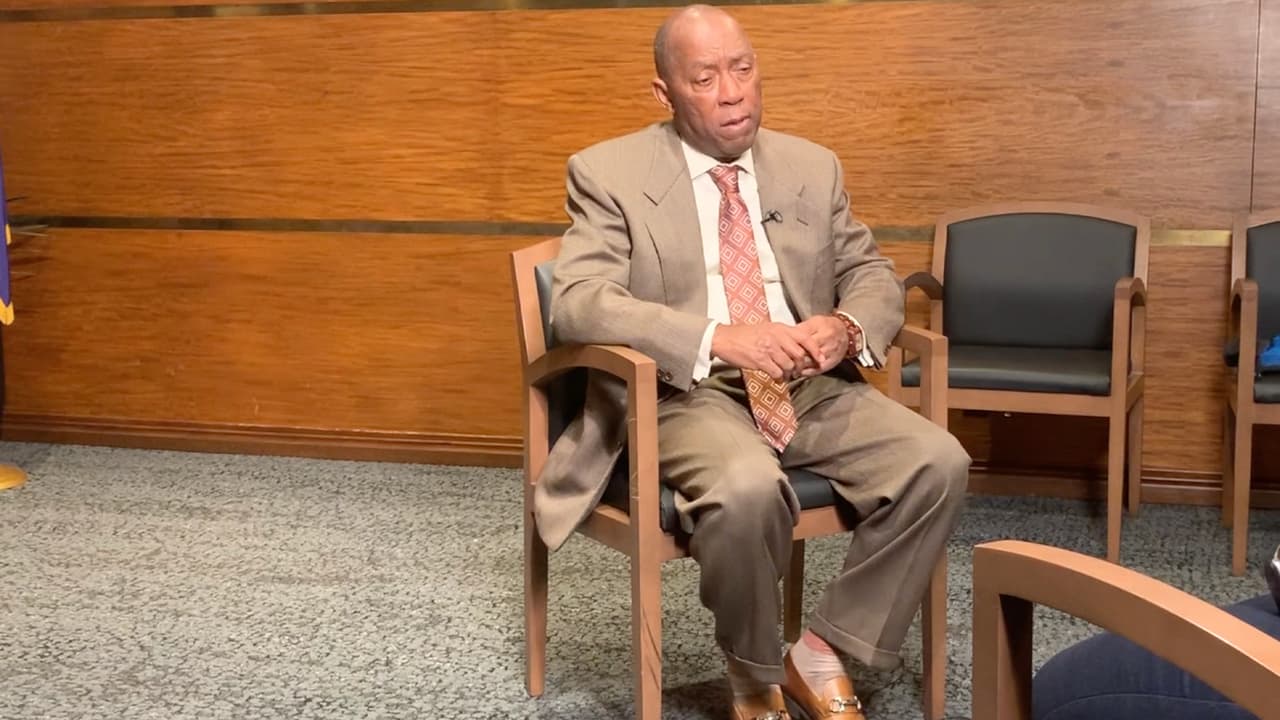 Alcalde de Houston no ve factible crear identificación para los inmigrantes indocumentados