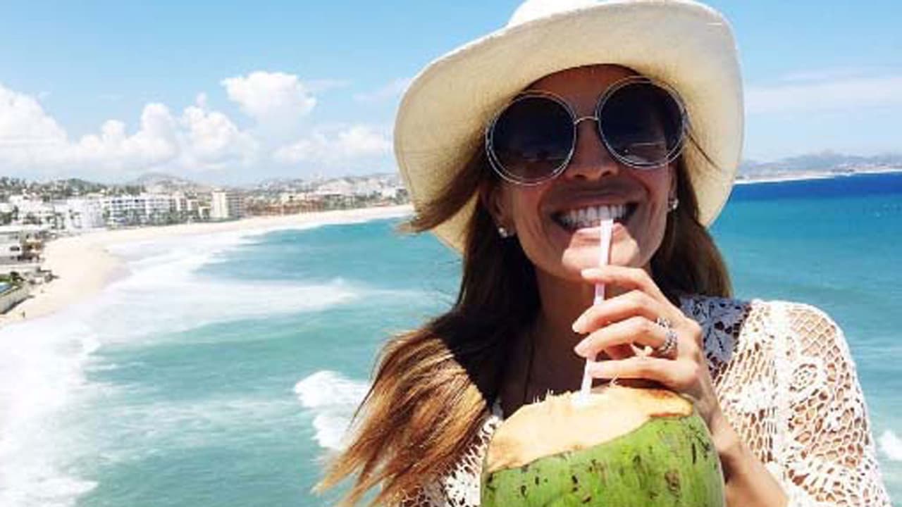 Karla Martínez está en el paraíso, gozando de unas vacaciones junto a su familia.