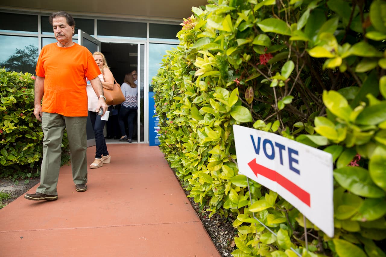 La oficina principal del Departamento de Elecciones de Miami-Dade dio inicio la mañana de este lunes a las 7:00 al voto temprano que se lleva a cabo en Florida. Roberto Rodríguez, vocero de ese departamento aseguró que al menos el 50% de los votantes del condado votan temprano o por correo.
