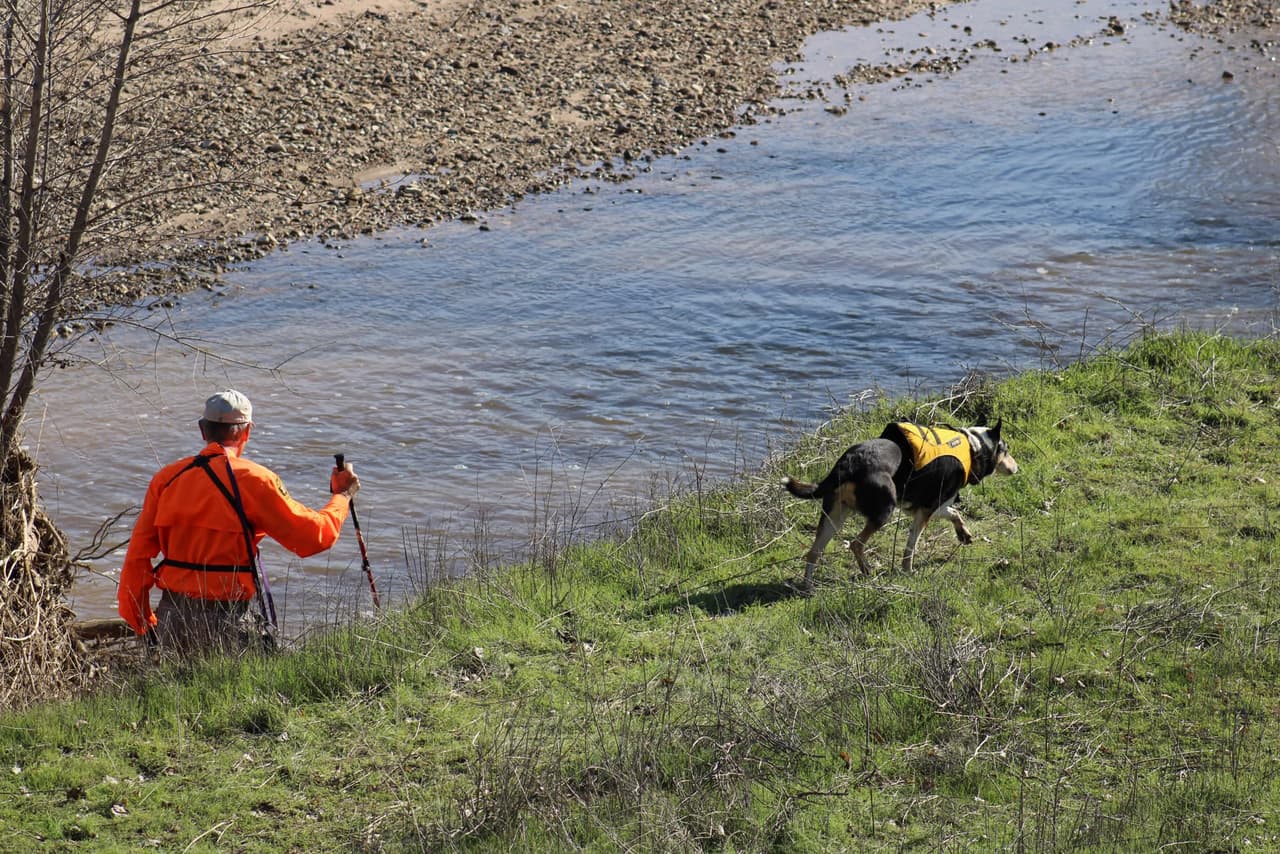 Búsqueda de Kyle Doan en el arroyo San Marcos